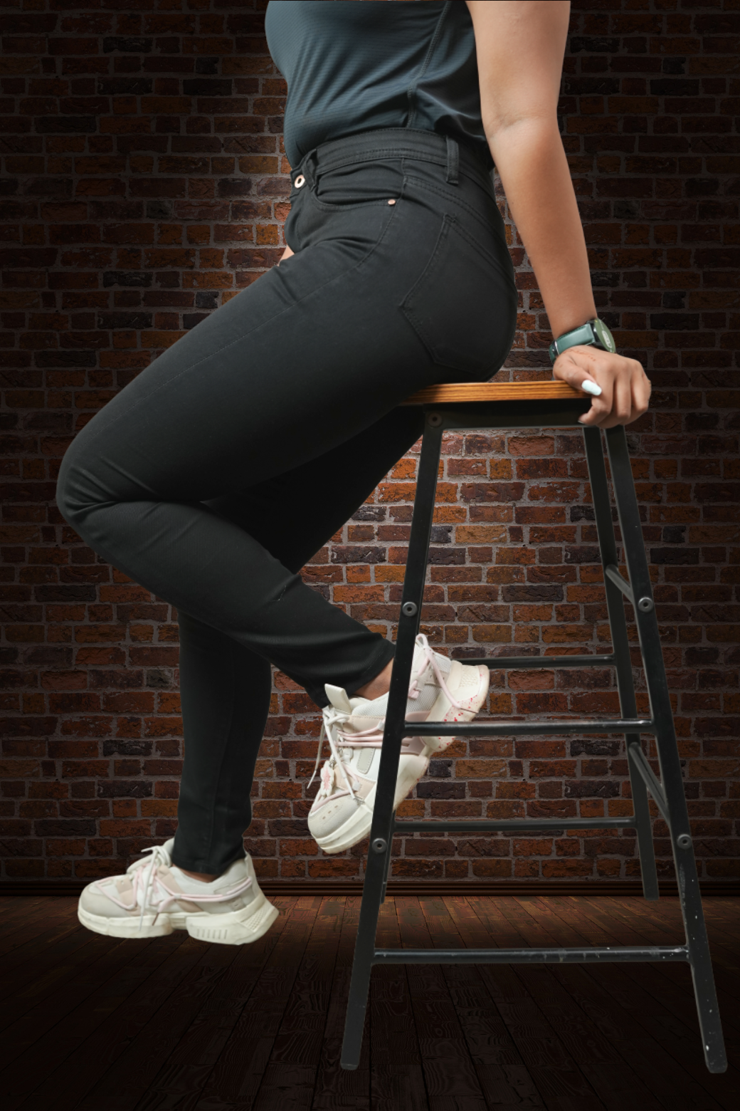 Women's Skinny Fit Jeans Black - Seated editorial view